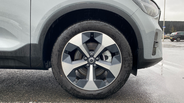 Volvo XC40 2.0 B4P Plus Dark 5dr Auto Petrol Estate